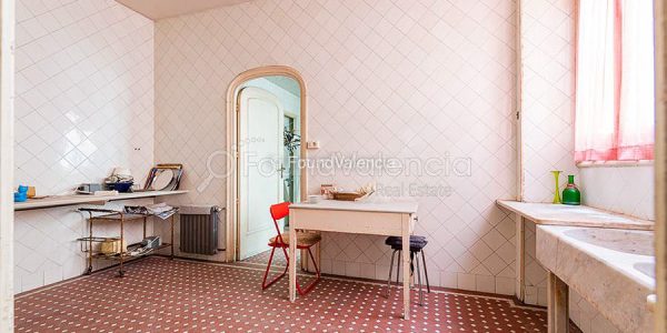 356844-buildings-for-sale-in-valencia-city-spain-14-of-26