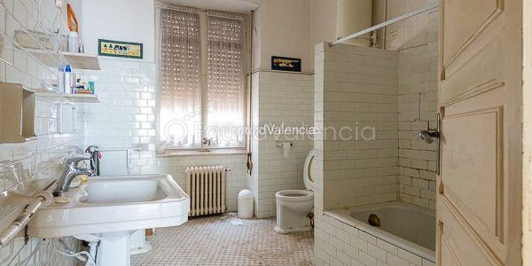 356847-buildings-for-sale-in-valencia-city-spain-17-of-26