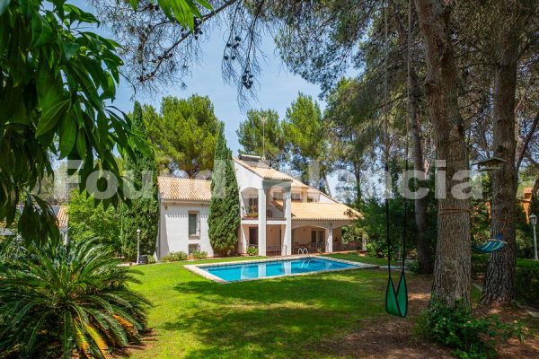 Elegant Family Villa with Total Privacy and Double Plot
