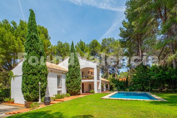 A beautiful family home for sale in Alberique, Valencia