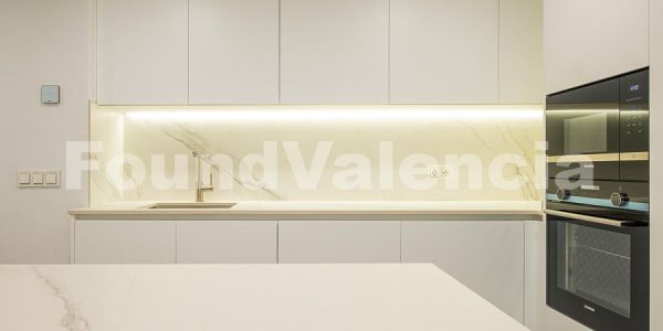 Found Valencia Luxury homes (13 of 34)