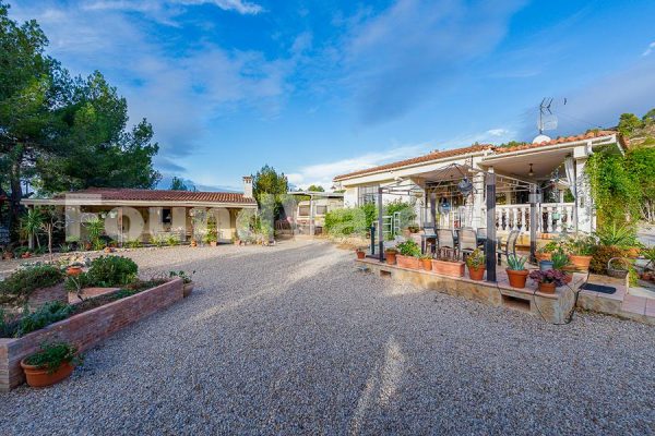 Country house with 3 guest houses in Valencia