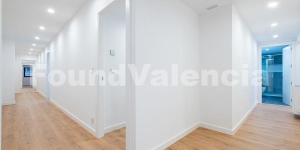 Found Valencia Luxury homes (25 of 34)