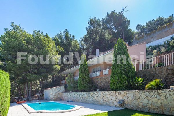 Private Residence for Sale in the Beautiful Town of Naquera, Valencia