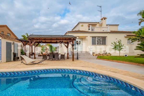 Villa in Maravisa Urbanization very close to Eliana