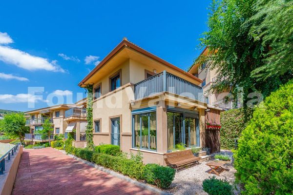 Family home looking over El Bosque Golf course Valencia