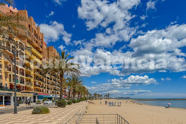 Exclusive Penthouse in Port Saplaya, Valencia – Stunning Marina and Mountain Views