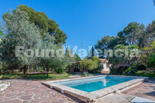 Opportunity in La Cañada – Corner Plot of Over 1,400 m²