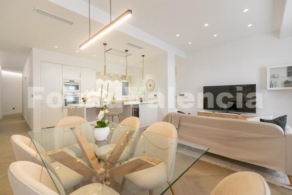 Modern and Spacious Renovated Apartment in Ruzafa