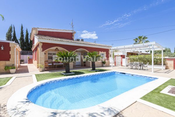 Exclusive Detached Villa with Views of the Sierra Calderona in Bétera