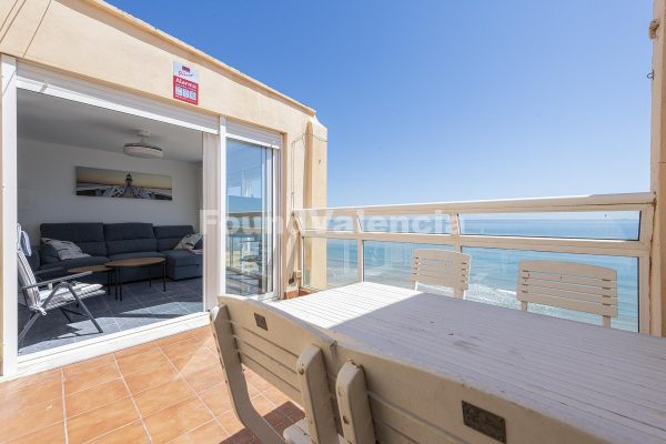 Penthouse with Terrace and Sea Views in El Perellonet, Valencia