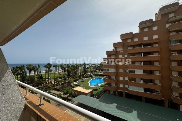 Bright Apartment by the Sea in Marina d’Or