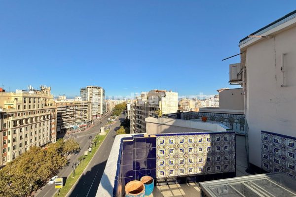 Bright penthouse with two terraces and open views in the heart of Valencia