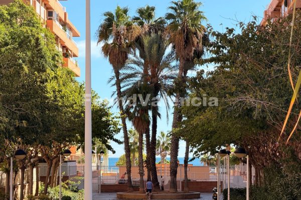 Spacious Ground Floor Apartment in La Patacona with Parking and Terraces