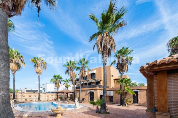 Stunning property in Torre en conill, Valencia