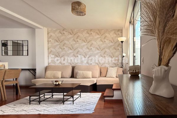 Bright penthouse in En Corts