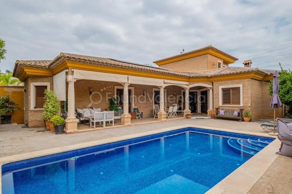Wonderful Villa in Torre en Conill Valencia