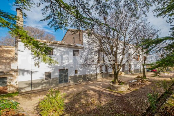 Historic 1,888m² Farmhouse for Sale in Bocairente, Valencia